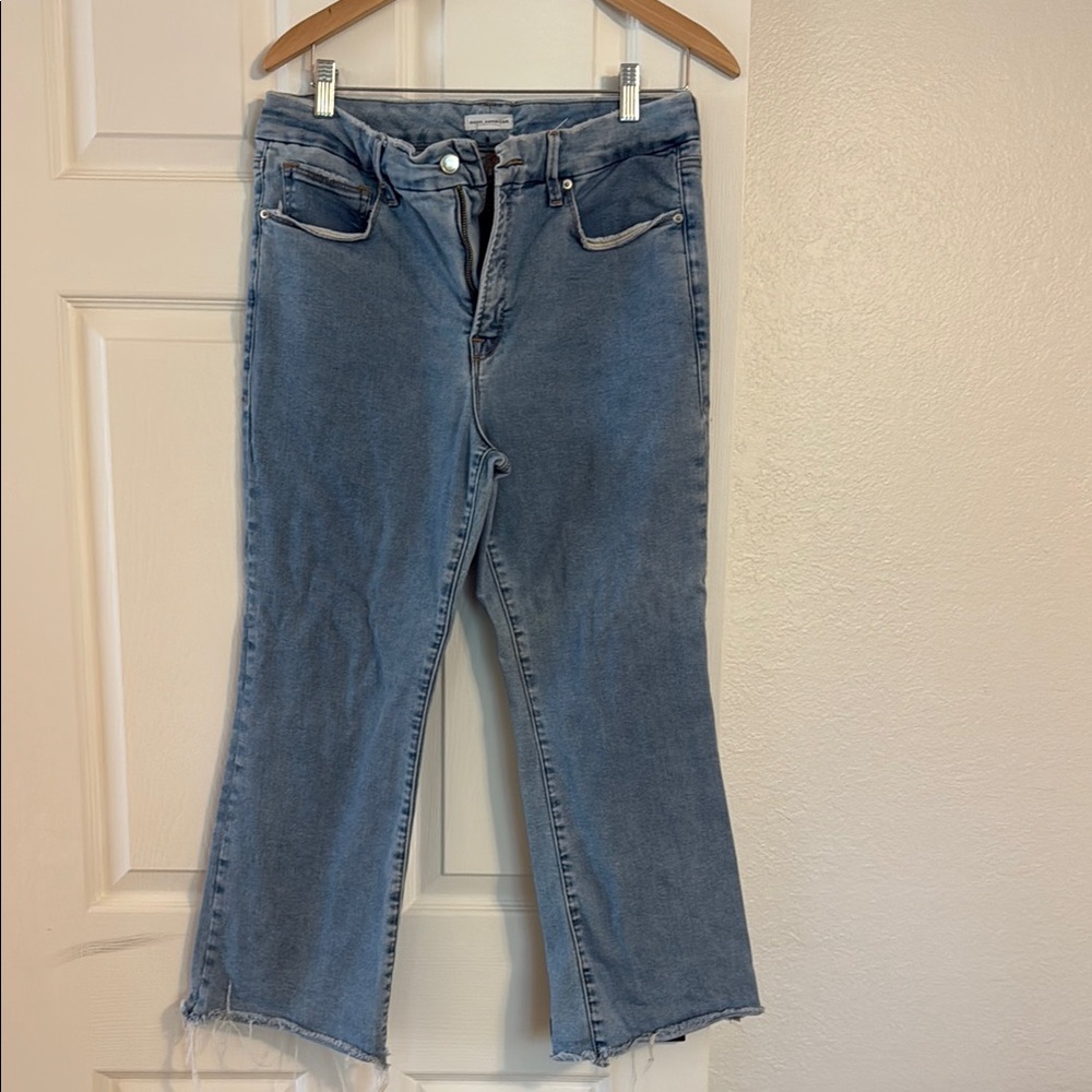 Good American jeans. Capri style.
